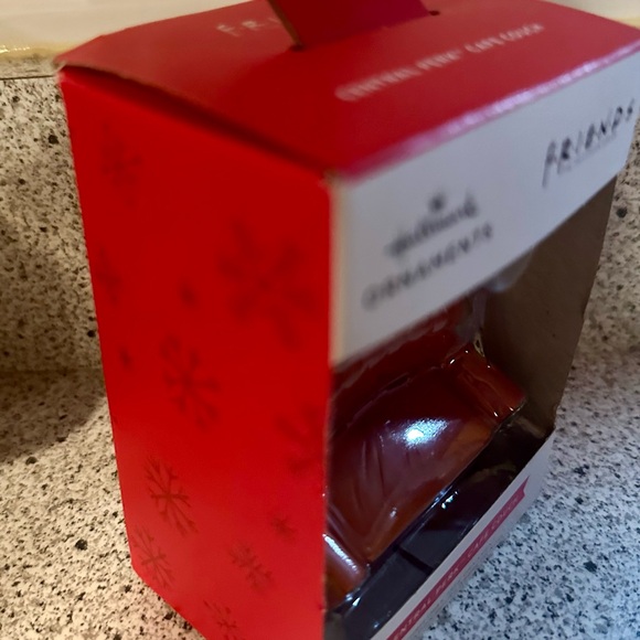 HALLMARK Central Perk~Friend’s TV show coffee house couch HANGING ORNAMENT NEW - Picture 4 of 16